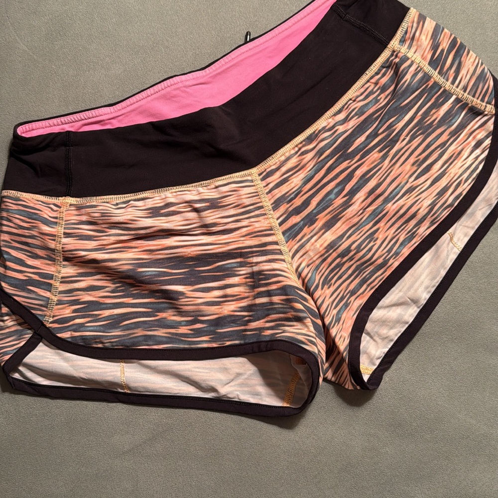 lululemon athletica Women's speed Shorts in Black and Pink Pattern